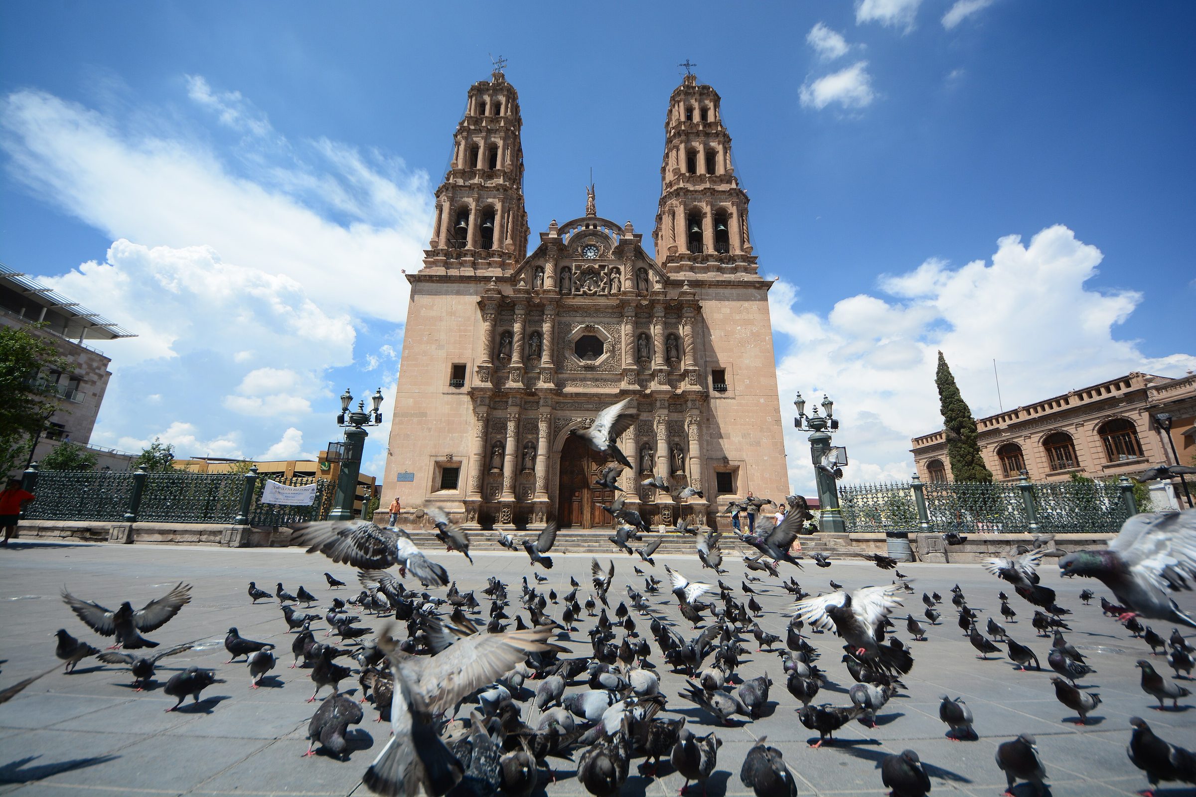 Catedral de Chihuahua frente a la Plaza de Armas
